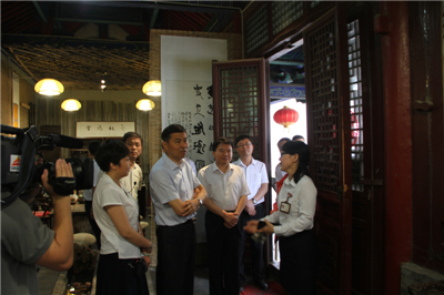 市委书记李公乐莅临安阳民俗博物馆视察调研(图4) 市委书记李公乐莅临安阳民俗博物馆视察调研(图4)