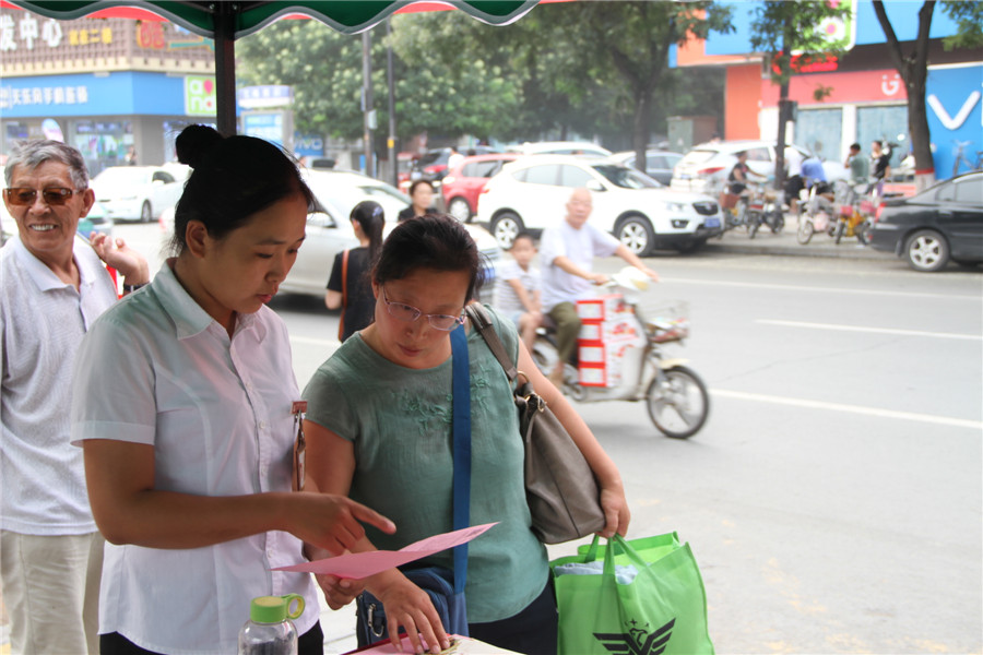 安阳民俗博物馆与中国联通安阳分公司联合举办“享传统文化,看琴•书表演,用联通光纤”活动(图3) 安阳民俗博物馆与中国联通安阳分公司联合举办“享传统文化,看琴•书表演,用联通光纤”活动(图3)