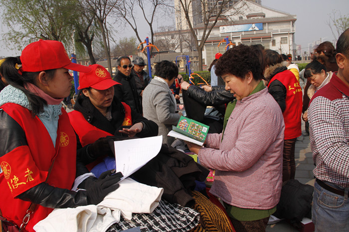 安阳民俗博物馆开展志愿者“爱心传递”活动(图2) 安阳民俗博物馆开展志愿者“爱心传递”活动(图2)