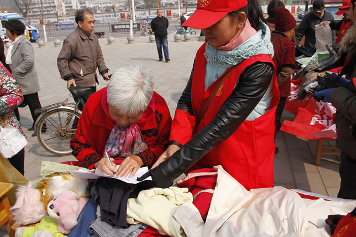 安阳民俗博物馆开展志愿者“爱心传递”活动(图3) 安阳民俗博物馆开展志愿者“爱心传递”活动(图3)