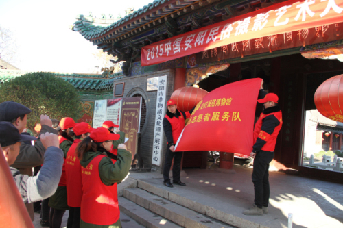 安阳民俗博物志愿者走进社区真情送温暖