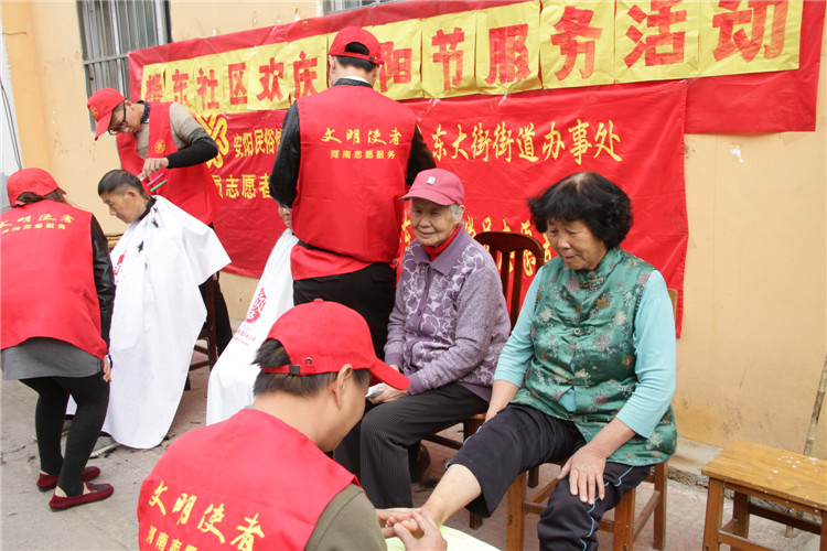 安阳民俗博物馆走进社区开展“九九重阳节 浓浓敬老情”活动(图2)