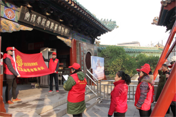 安阳民俗博物馆志愿者走进社区开展“蓝天碧水间·防治靠大家”志愿者服务活动