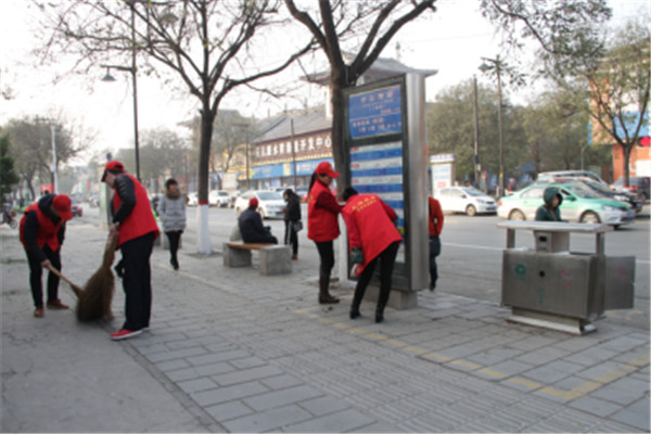 安阳民俗博物馆志愿者走进社区开展“蓝天碧水间·防治靠大家”志愿者服务活动(图2)