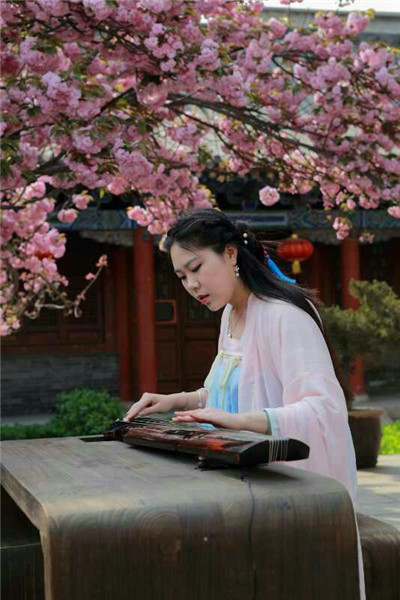 “邀您一起过元宵”---“锦裳添花”---传统服饰现场展演活动预告(图8) “邀您一起过元宵”---“锦裳添花”---传统服饰现场展演活动预告(图8)