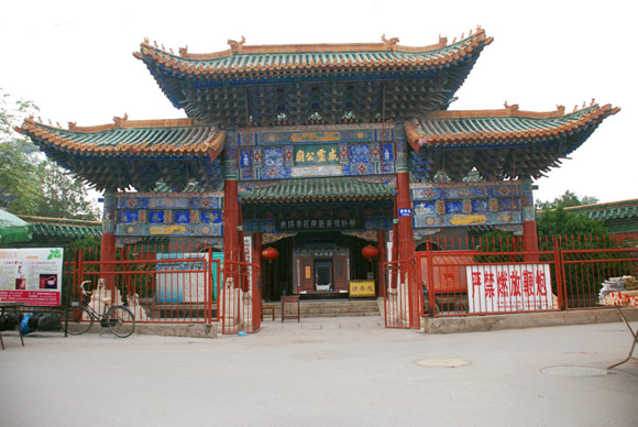 2-府城隍庙四柱三楼式木牌楼正面