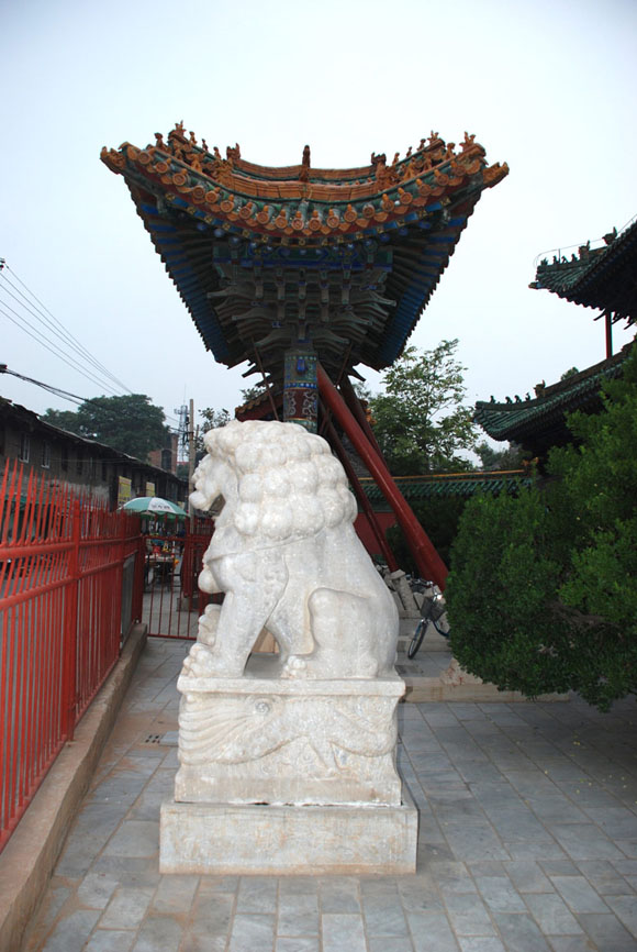 5-府城隍庙牌楼、石狮侧面