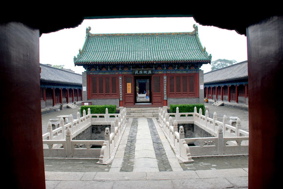 10-府城隍庙泮池、前殿正面