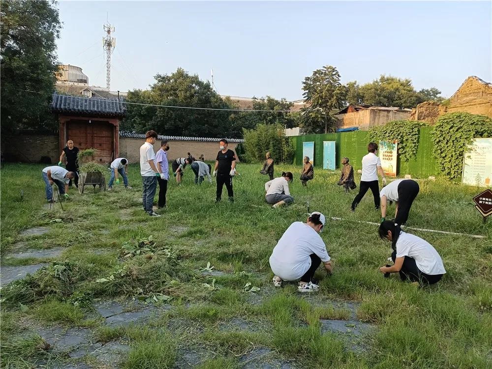 安阳民俗博物馆党支部开展“义务拔草展新风”主题党日活动(图1) 安阳民俗博物馆党支部开展“义务拔草展新风”主题党日活动(图1)